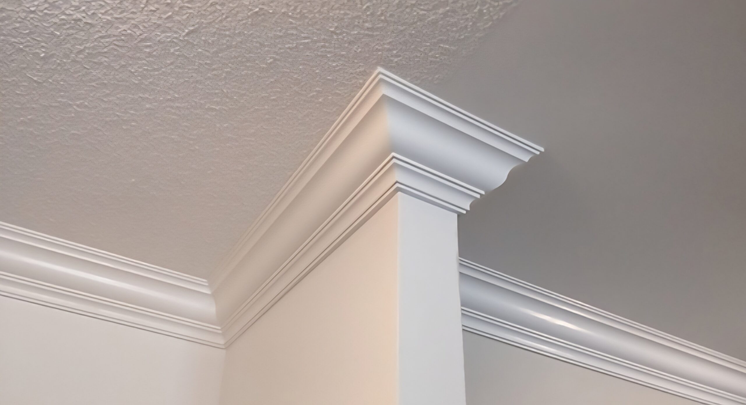 Crown moulding at the hallway in Bradford, ON